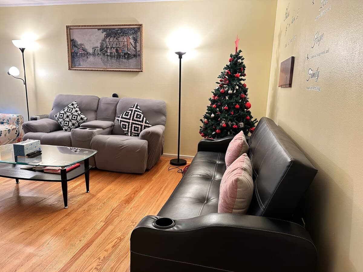 Peaceful Family Home with Bay View, Parking - Photo 5