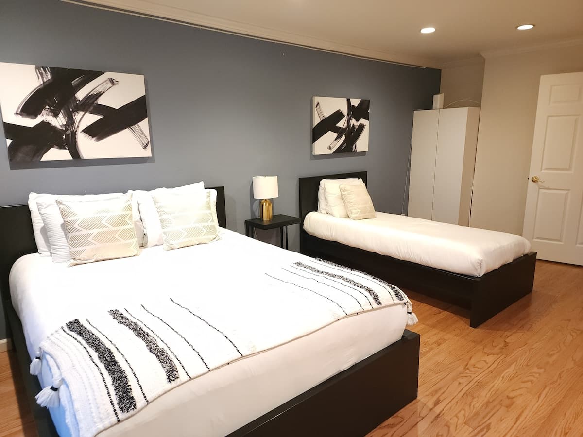 Cozy 5BR Near Apple HQ, No Checkout Chores - Photo 4