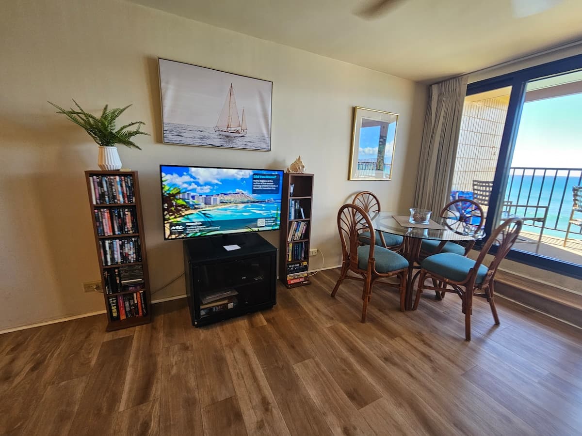 Condo in Lahaina · ★4.78 · 1 bedroom · 1 bed · 1 bath - Photo 3