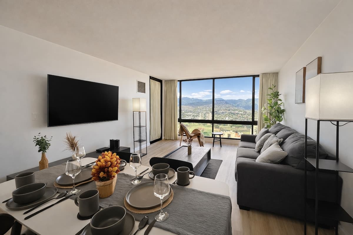 Condo in Honolulu · ★4.94 · 1 bedroom · 2 beds · 1 private bath - Photo 3