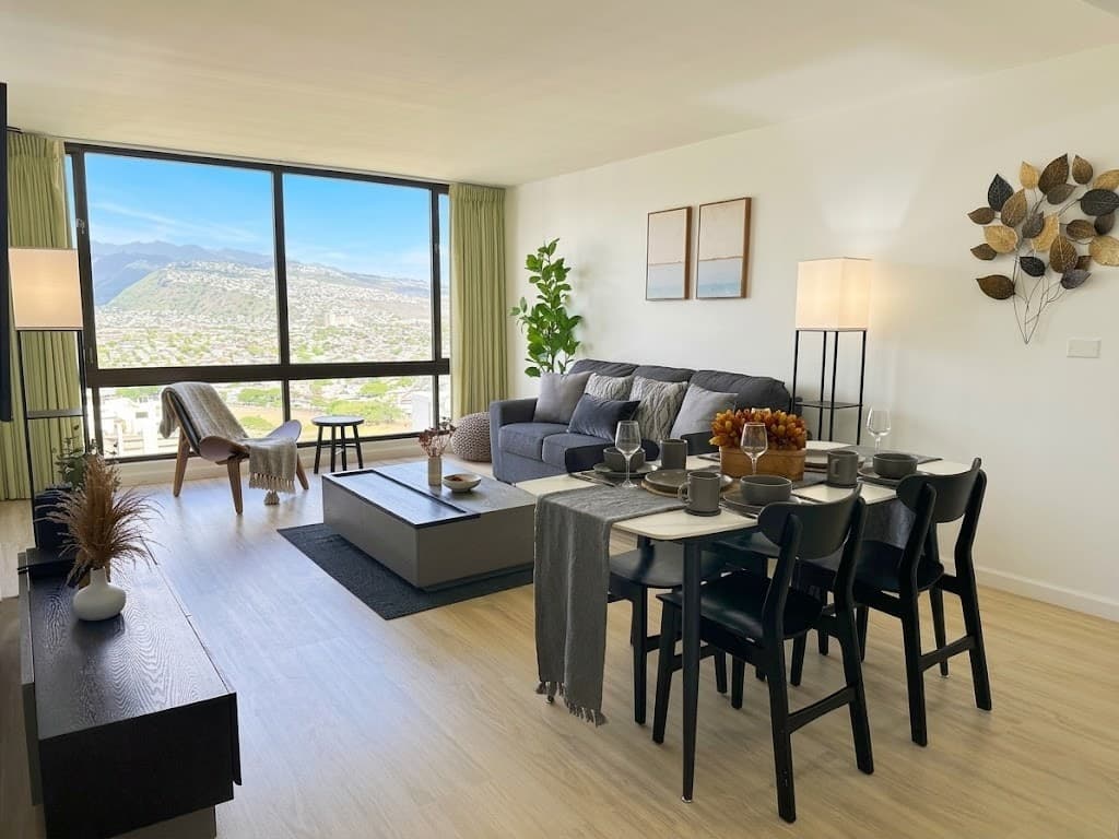 Condo in Honolulu · ★4.94 · 1 bedroom · 2 beds · 1 private bath - Photo 1