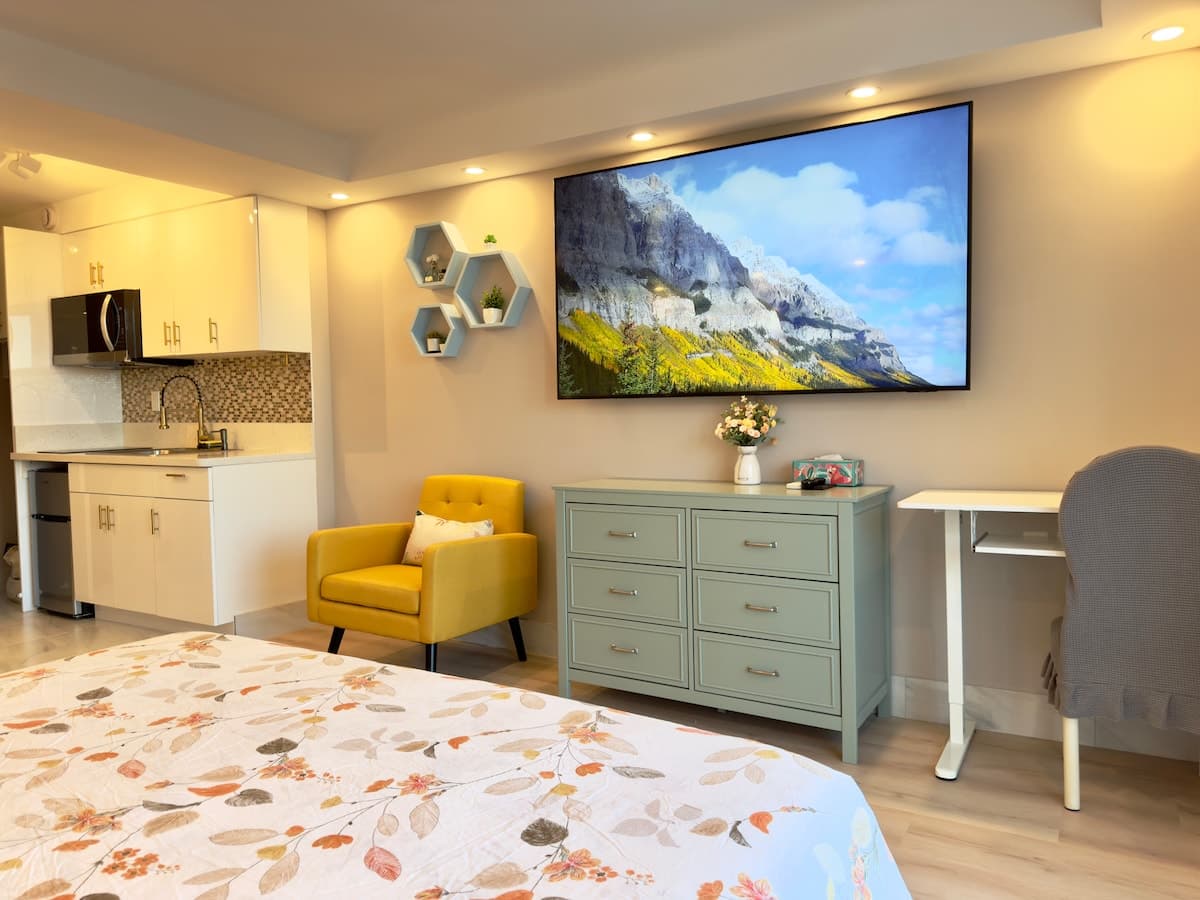 Condo in Honolulu · ★4.92 · Studio · 2 beds · 1 private bath - Photo 5