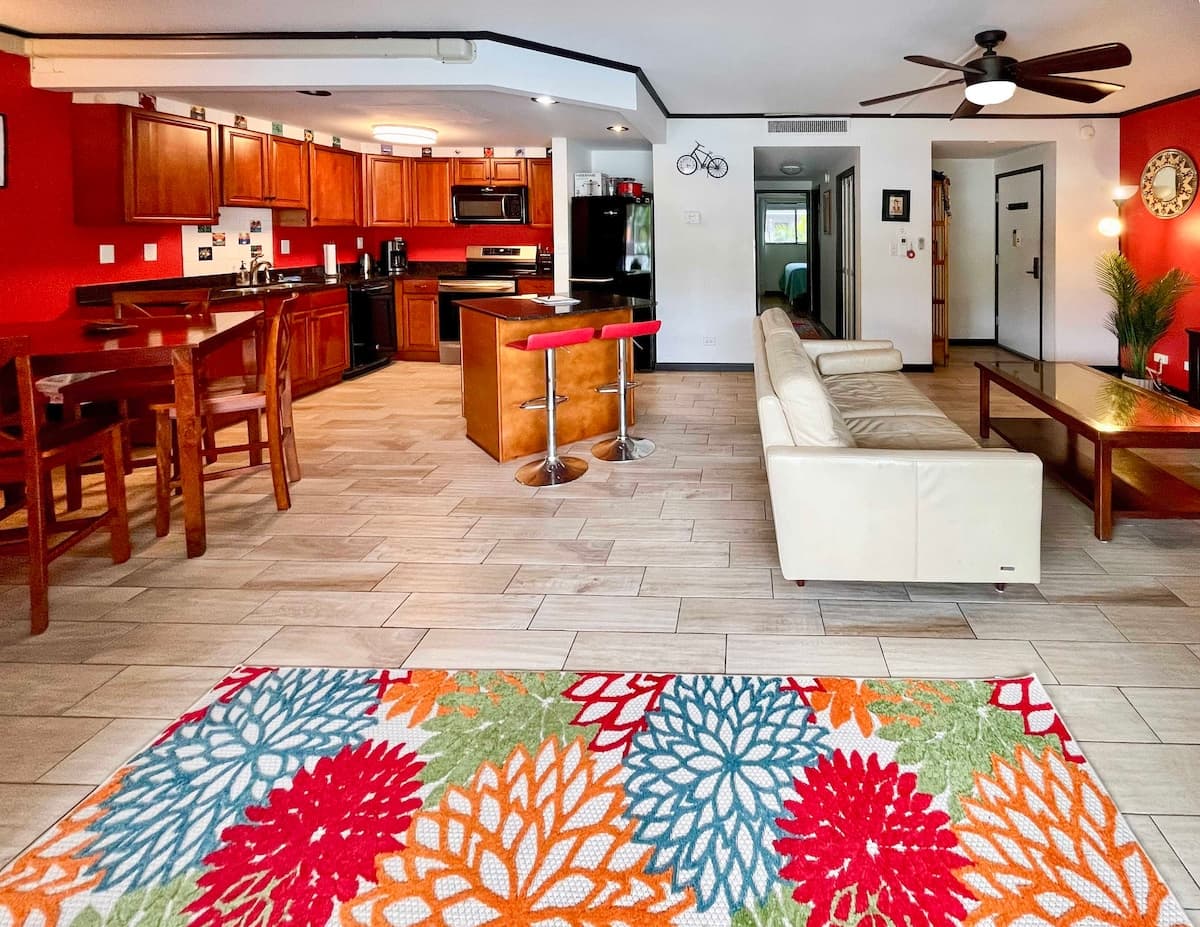 Condo in Kailua-Kona · ★4.88 · 2 bedrooms · 2 beds · 2 private baths - Photo 5