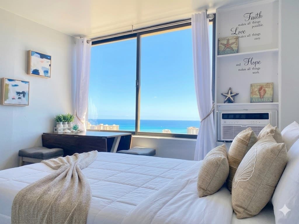 Condo in Honolulu · ★4.83 · 1 bedroom · 1 bed · 1 private bath - Photo 4