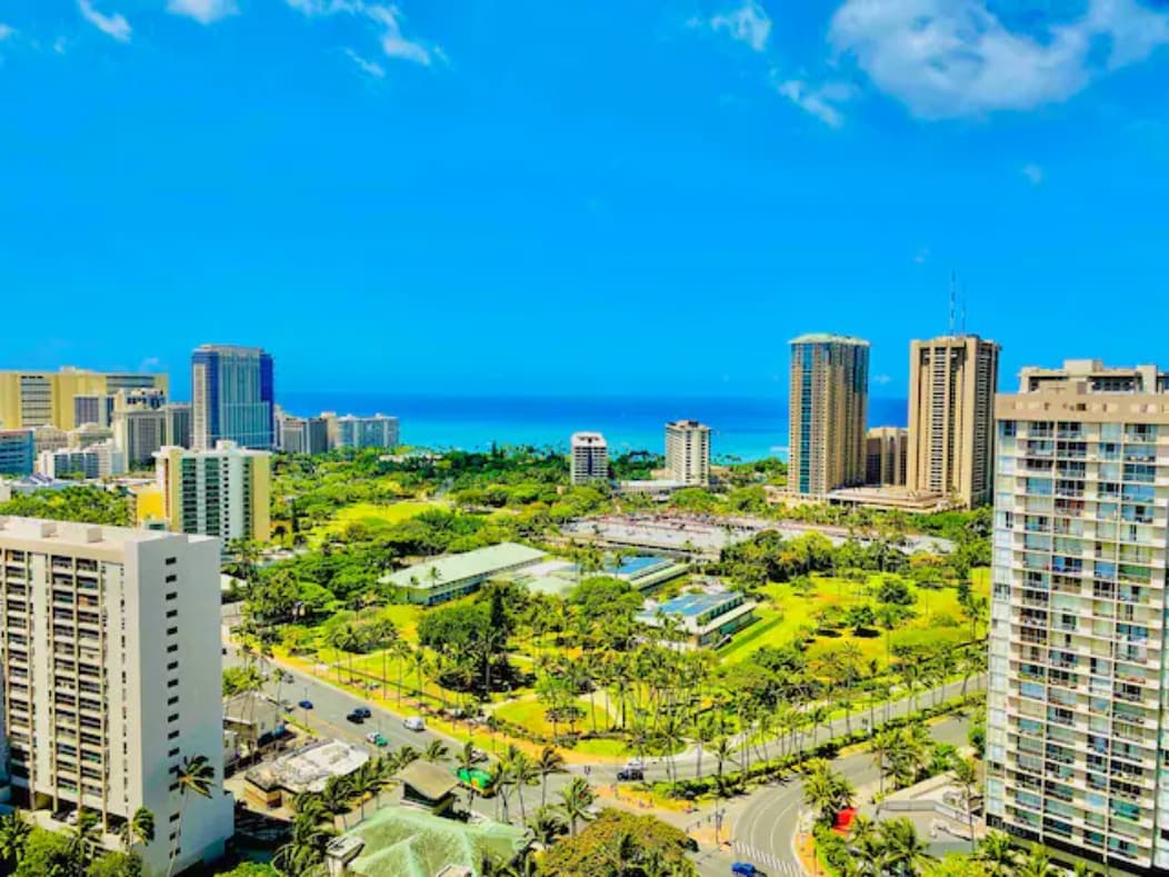 Condo in Honolulu · ★4.83 · 1 bedroom · 1 bed · 1 private bath - Photo 5