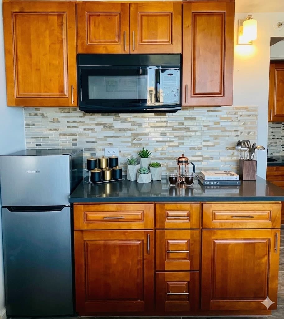 Condo in Honolulu · ★4.83 · 1 bedroom · 1 bed · 1 private bath - Photo 2