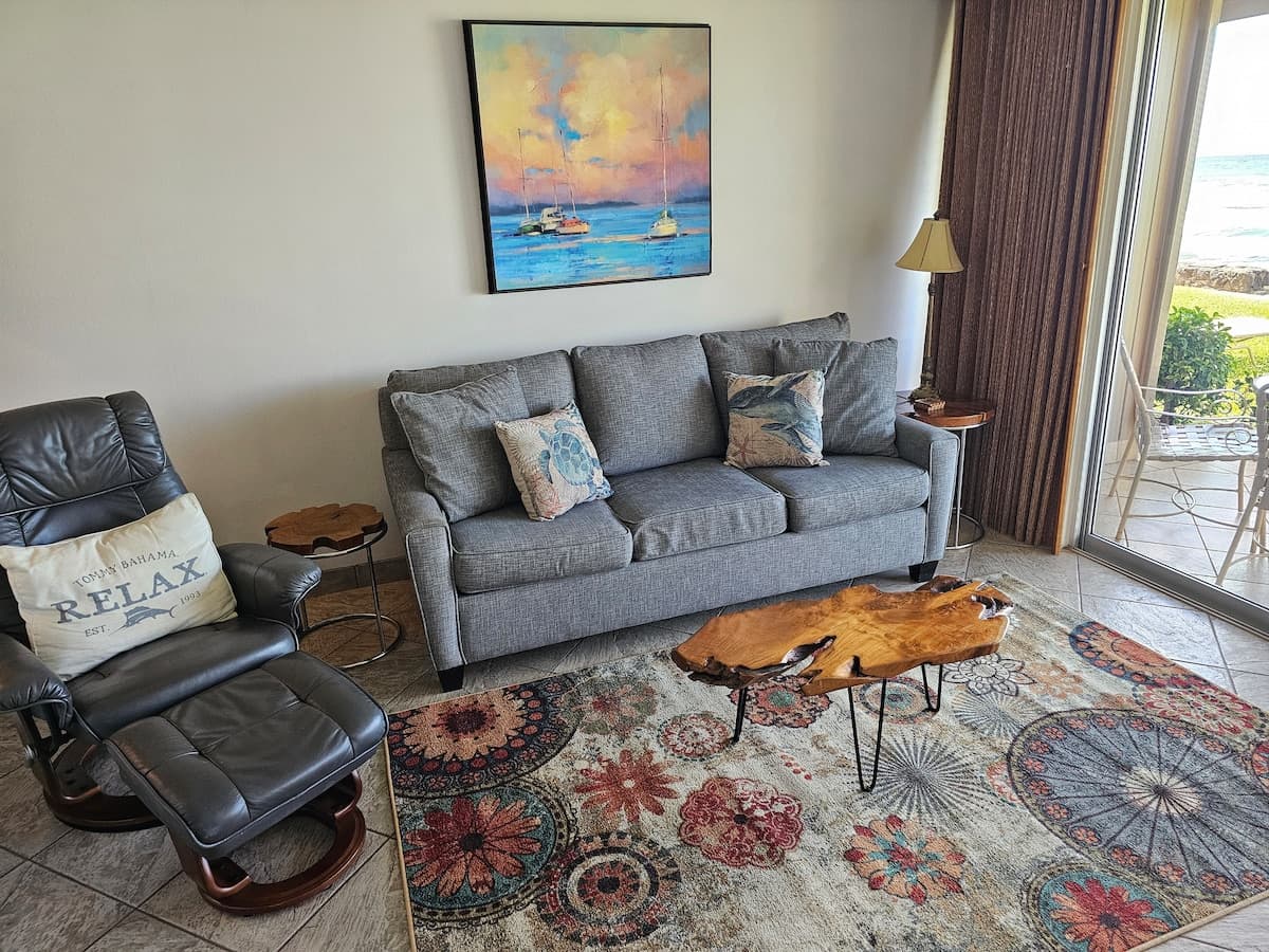 Condo in Lahaina · ★4.99 · 1 bedroom · 2 beds · 1 bath - Photo 2