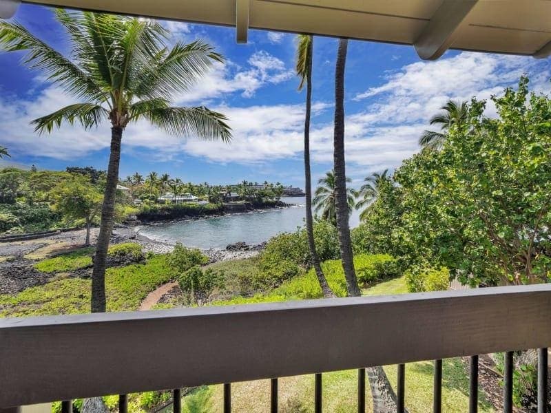 Condo in Kailua-Kona · ★4.72 · 2 bedrooms · 3 beds · 2 baths - Photo 2