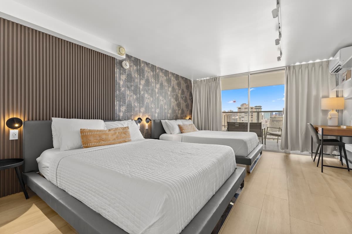 Condo in Honolulu · ★4.92 · Studio · 2 beds · 1 private bath - Photo 4