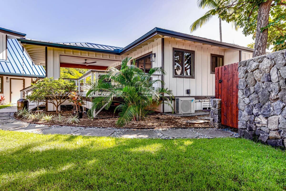Home in Kailua-Kona · ★5.0 · 4 bedrooms · 5 beds · 3 shared baths - Photo 2