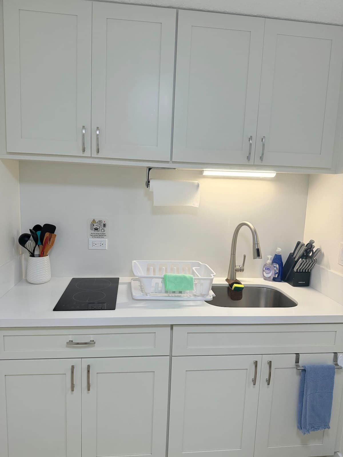 Condo in Honolulu · ★4.94 · 1 bedroom · 2 beds · 1 private bath - Photo 2