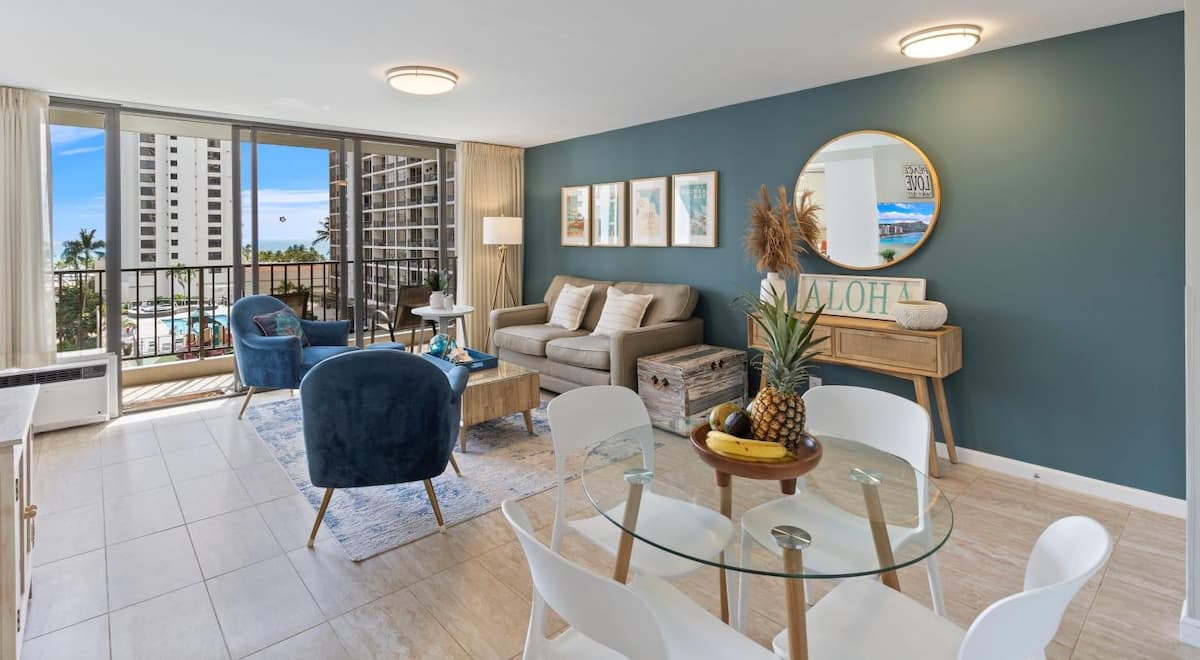 Condo in Honolulu · ★4.84 · 1 bedroom · 2 beds · 1 private bath - Photo 3