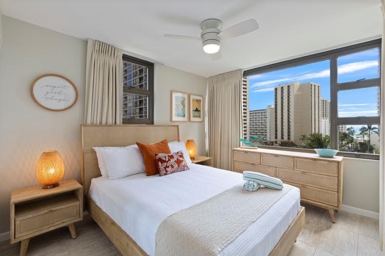 Condo in Honolulu · ★4.84 · 1 bedroom · 2 beds · 1 private bath - Photo 1