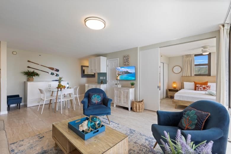 Condo in Honolulu · ★4.84 · 1 bedroom · 2 beds · 1 private bath - Photo 2