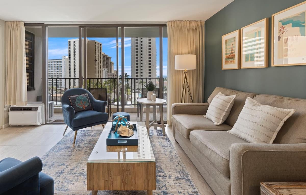 Condo in Honolulu · ★4.84 · 1 bedroom · 2 beds · 1 private bath - Photo 4