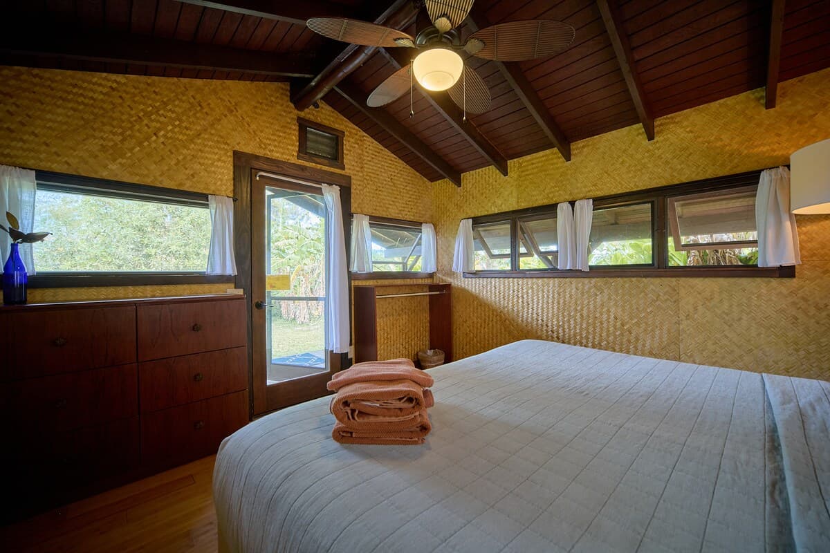 Home in Kapaau · ★4.89 · 1 bedroom · 2 beds · 1 shared bath - Photo 3
