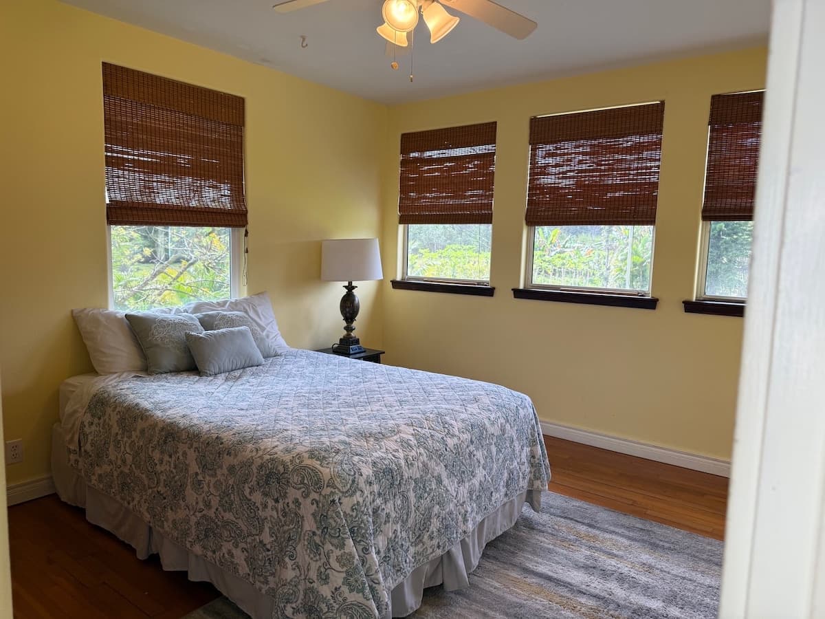 Home in Keaau · ★5.0 · 5 bedrooms · 7 beds · 4 private baths - Photo 5