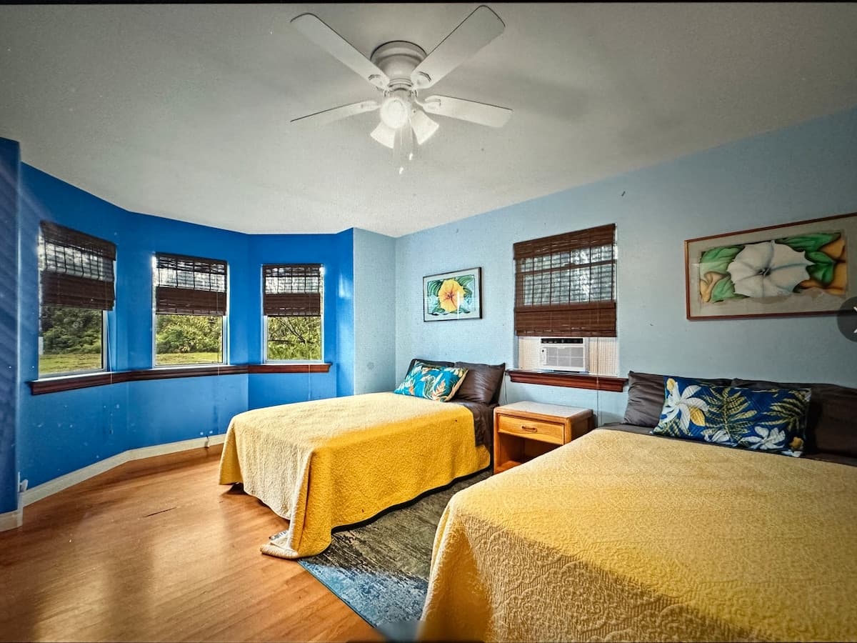 Home in Keaau · ★5.0 · 5 bedrooms · 7 beds · 4 private baths - Photo 3
