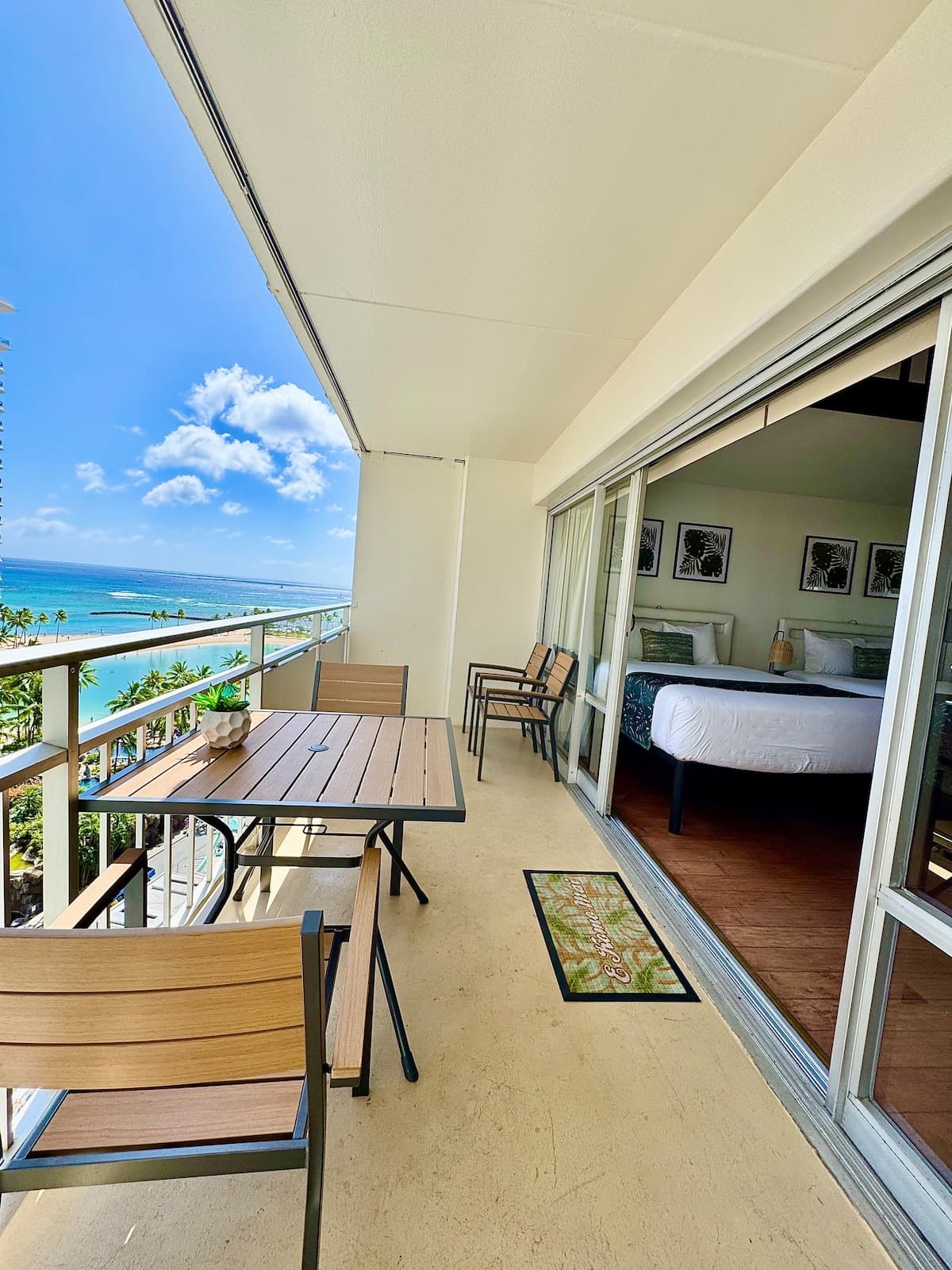 Condo in Honolulu · ★4.72 · 1 bedroom · 3 beds · 1 shared bath - Photo 2