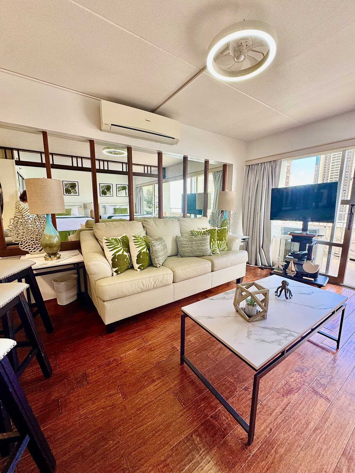 Condo in Honolulu · ★4.72 · 1 bedroom · 3 beds · 1 shared bath - Photo 4