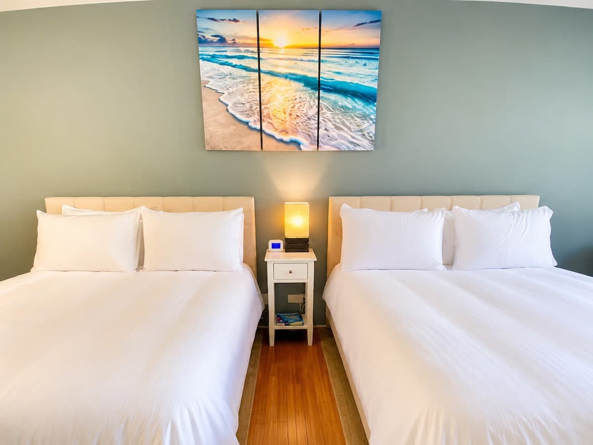 Condo in Honolulu · ★4.83 · 1 bedroom · 2 beds · 1 private bath - Photo 1
