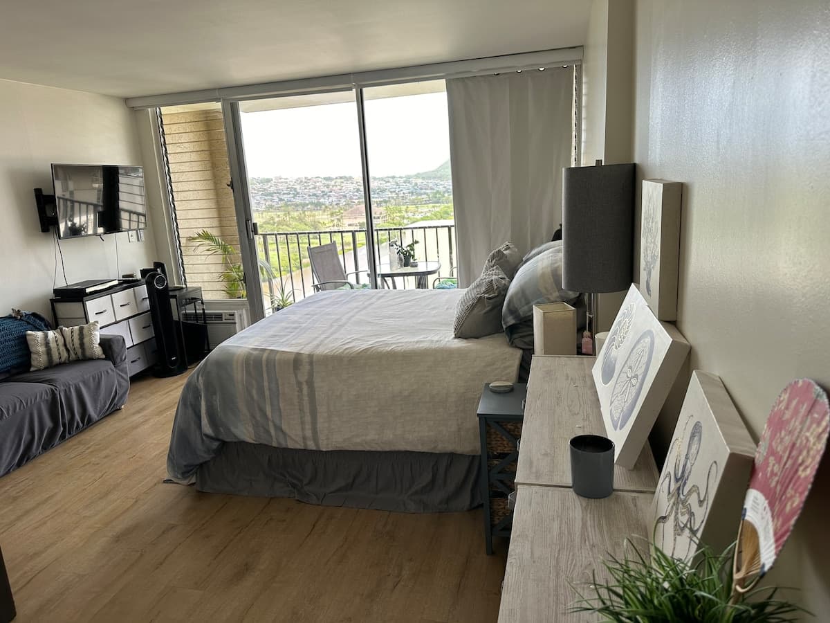 Condo in Honolulu · ★5.0 · Studio · 1 bed · 1 private bath - Photo 5