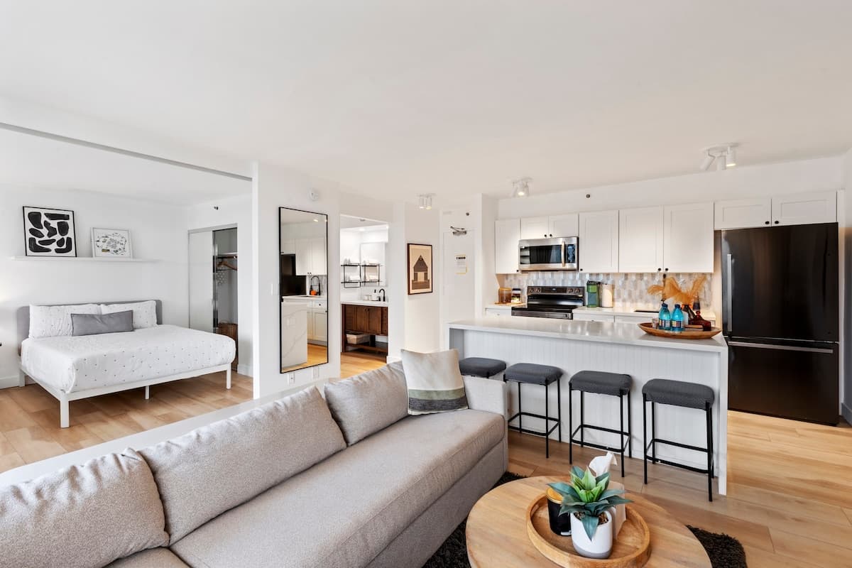 Condo in Honolulu · ★4.97 · 1 bedroom · 3 beds · 1 private bath - Photo 5