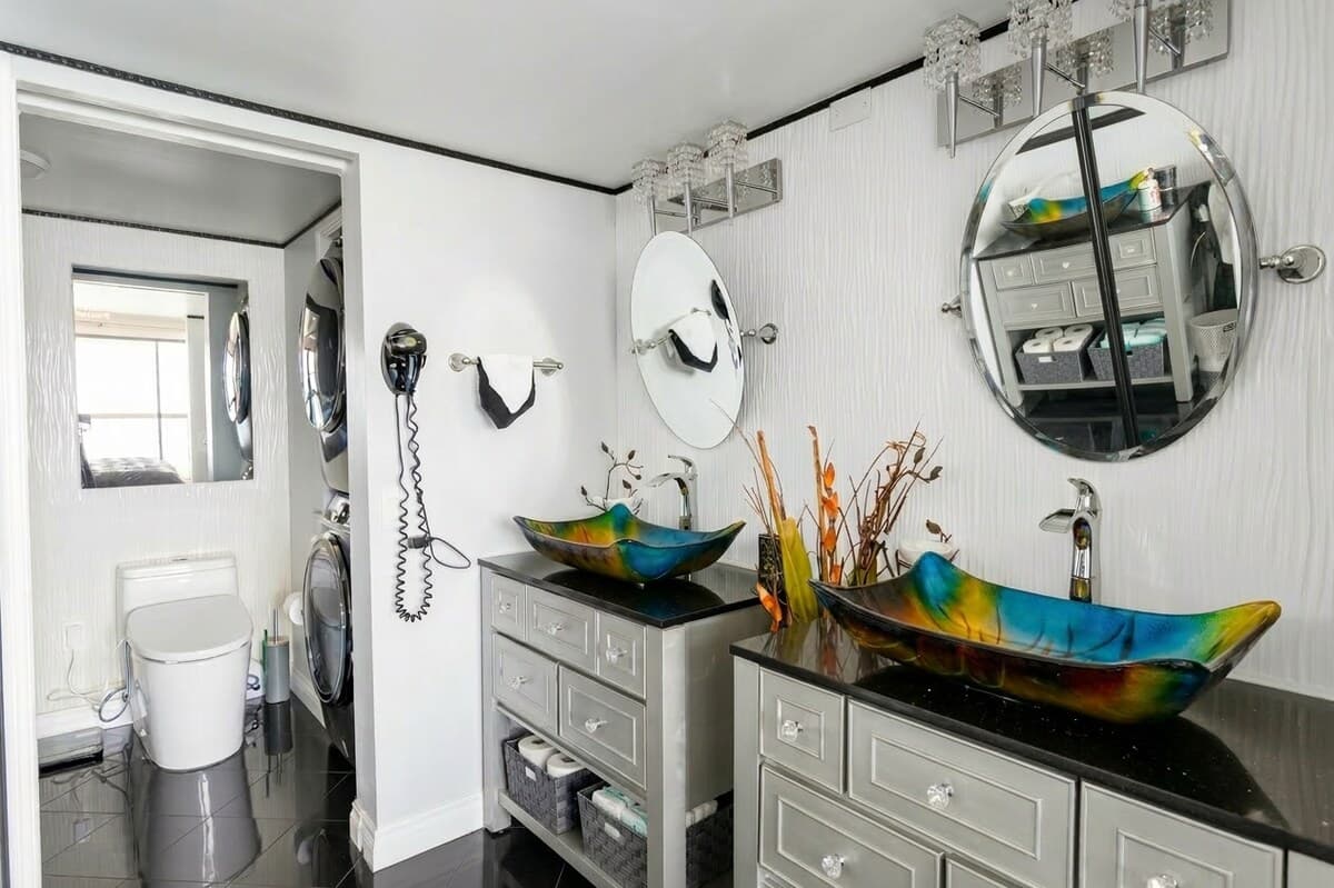 Place to stay in Honolulu · ★4.83 · 2 bedrooms · 4 beds · 2 private baths - Photo 3