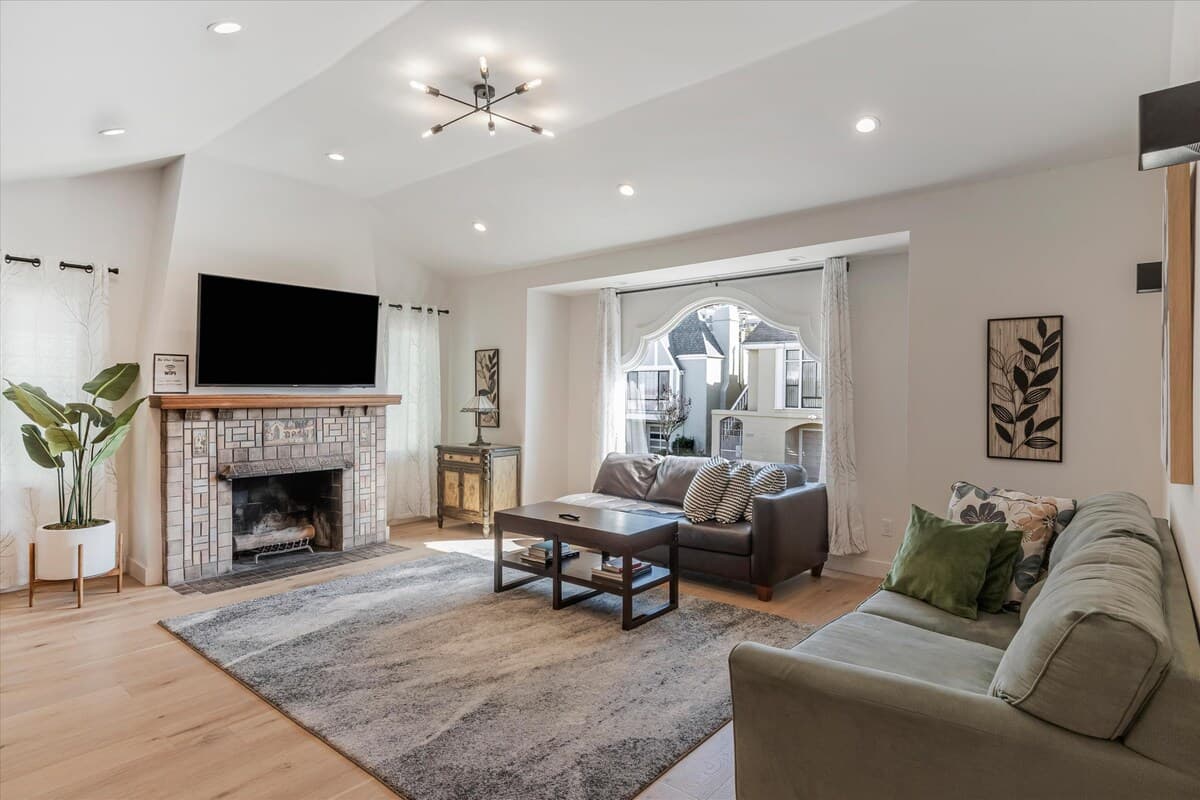 Newly Remodeled 3BR with Ocean View & Parking - Photo 1