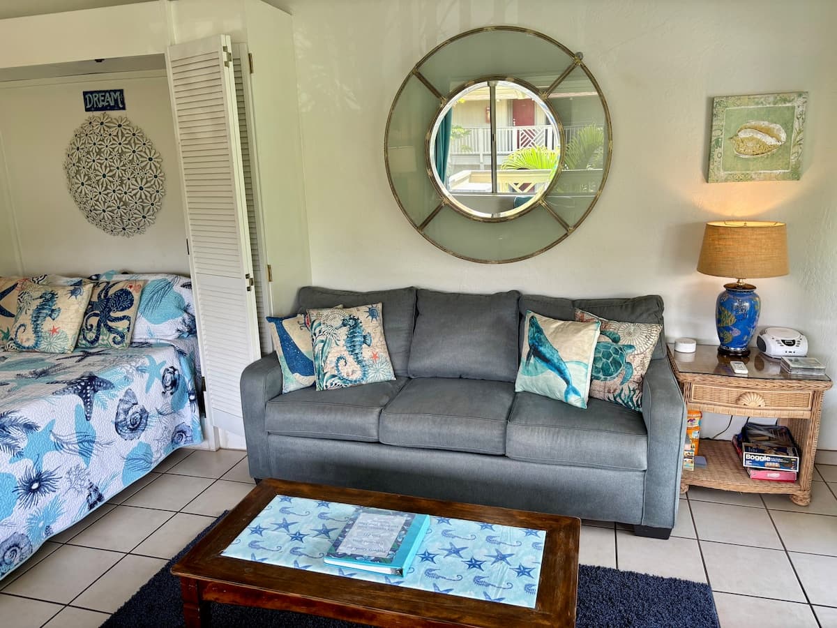 Condo in Kihei · ★4.8 · Studio · 2 beds · 1 private bath - Photo 4
