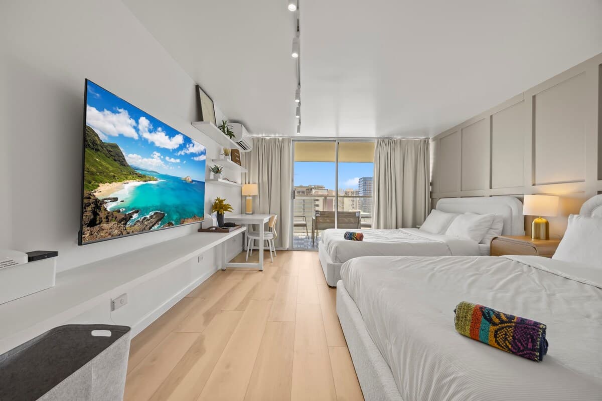 Condo in Honolulu · ★4.95 · Studio · 2 beds · 1 private bath - Photo 3