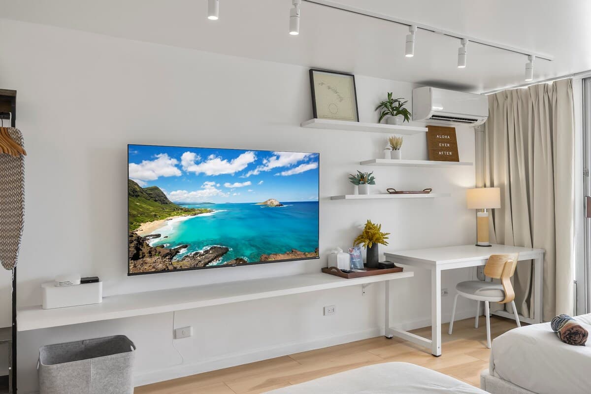 Condo in Honolulu · ★4.95 · Studio · 2 beds · 1 private bath - Photo 2