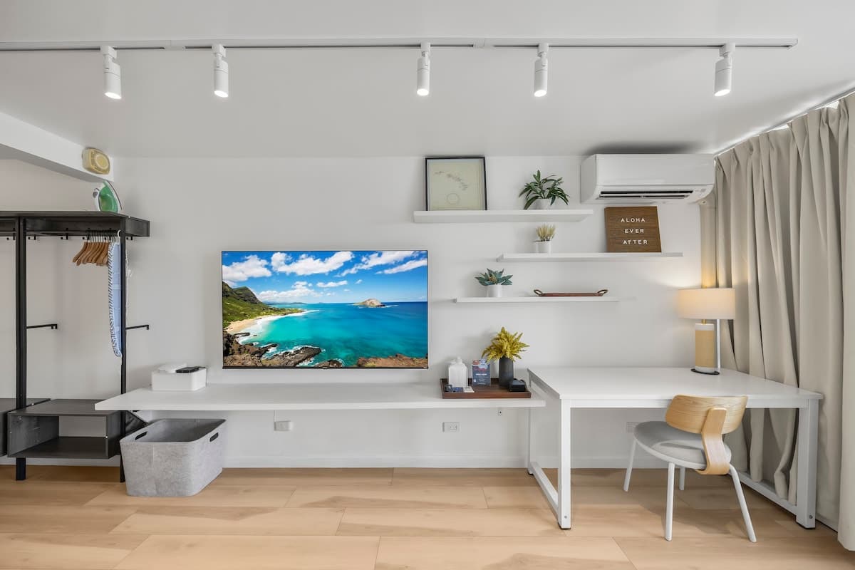 Condo in Honolulu · ★4.95 · Studio · 2 beds · 1 private bath - Photo 5