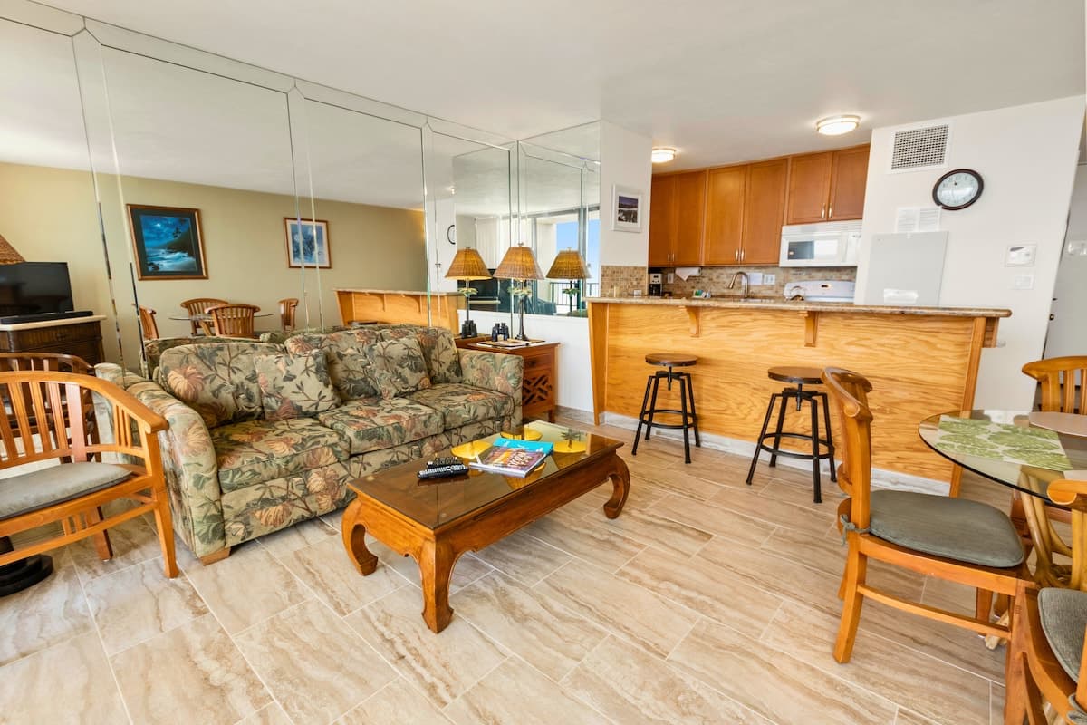 Condo in Kihei · ★4.84 · 1 bedroom · 1 bed · 1 bath - Photo 2