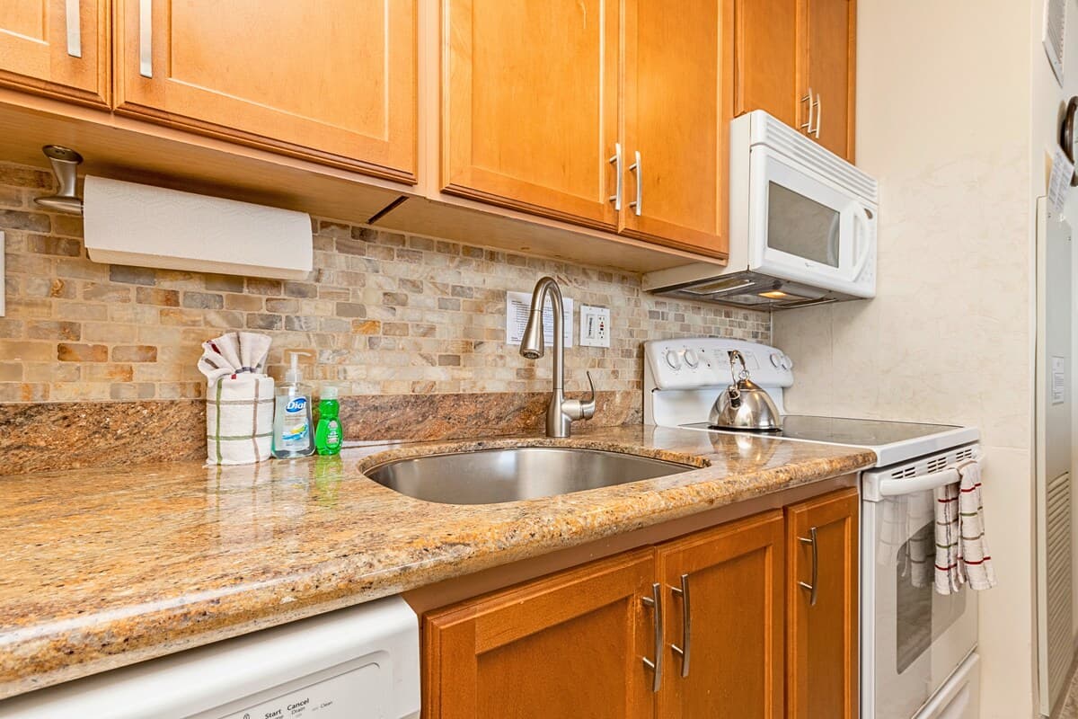 Condo in Kihei · ★4.84 · 1 bedroom · 1 bed · 1 bath - Photo 4