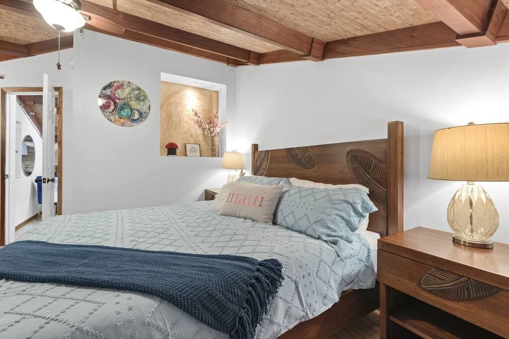 Condo in Lahaina · ★4.85 · 2 bedrooms · 5 beds · 2 baths - Photo 2