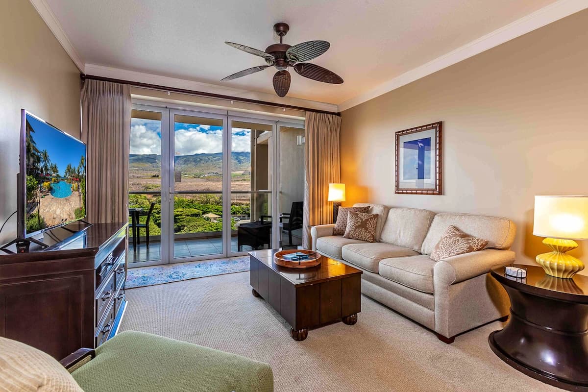 Condo in Lahaina · ★4.86 · 1 bedroom · 2 beds · 1 bath - Photo 2