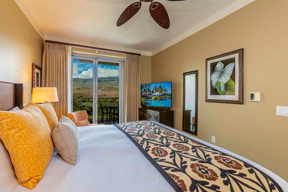 Condo in Lahaina · ★4.86 · 1 bedroom · 2 beds · 1 bath - Photo 5