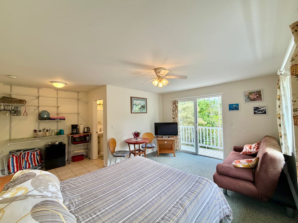 Home in Kailua-Kona · ★4.75 · 1 bedroom · 2 beds · 1 private bath - Photo 2