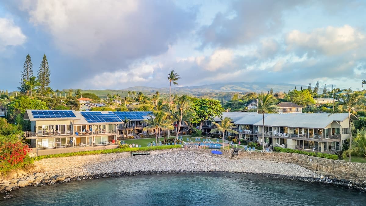 Condo in Lahaina · ★4.96 · 3 bedrooms · 5 beds · 2 baths - Photo 4