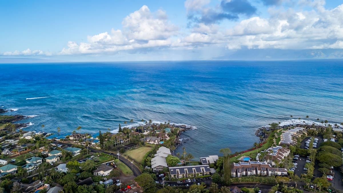 Condo in Lahaina · ★4.96 · 3 bedrooms · 5 beds · 2 baths - Photo 2