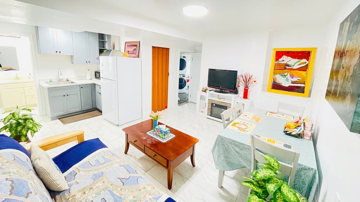 Cozy 2BR 1BA, On-Site Host, Portola, San Francisco - Photo 1