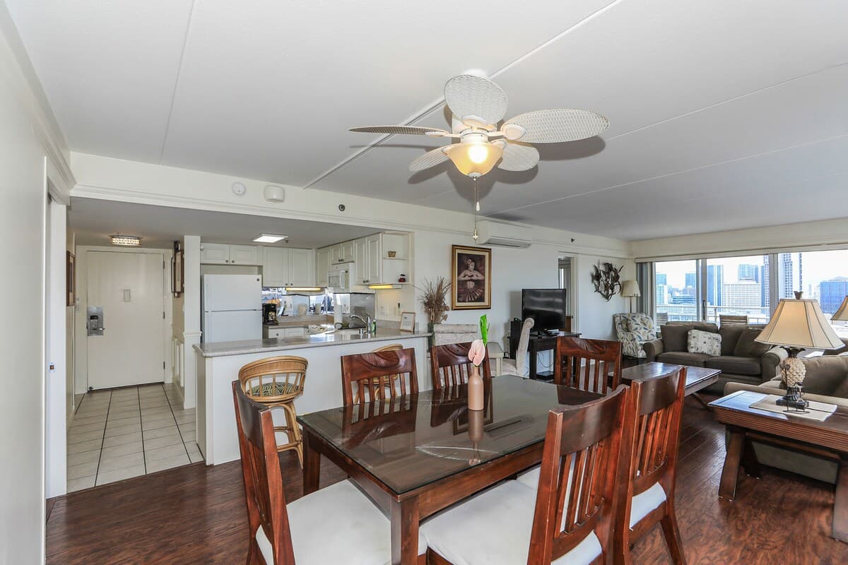 Breezy City Views, Close to Beach! - Photo 5