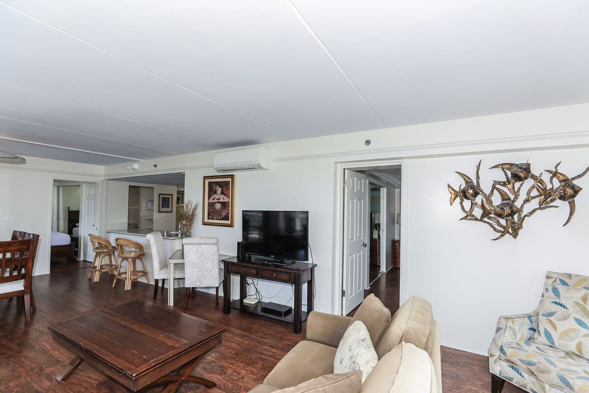 Breezy City Views, Close to Beach! - Photo 4