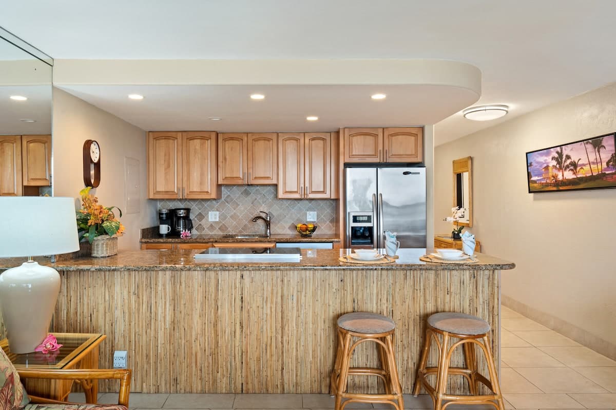 Condo in Lahaina · ★4.81 · 1 bedroom · 2 beds · 1 bath - Photo 3