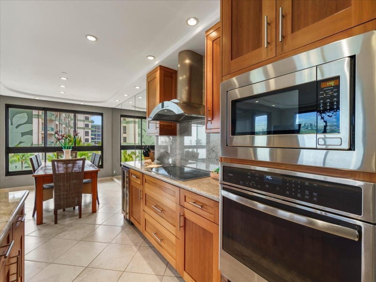 Condo in Lahaina · ★5.0 · 2 bedrooms · 2 beds · 2 baths - Photo 3