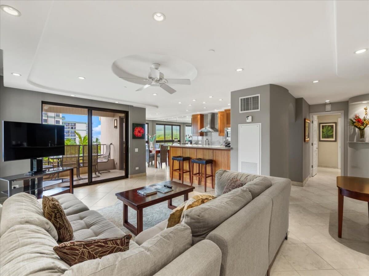 Condo in Lahaina · ★5.0 · 2 bedrooms · 2 beds · 2 baths - Photo 2