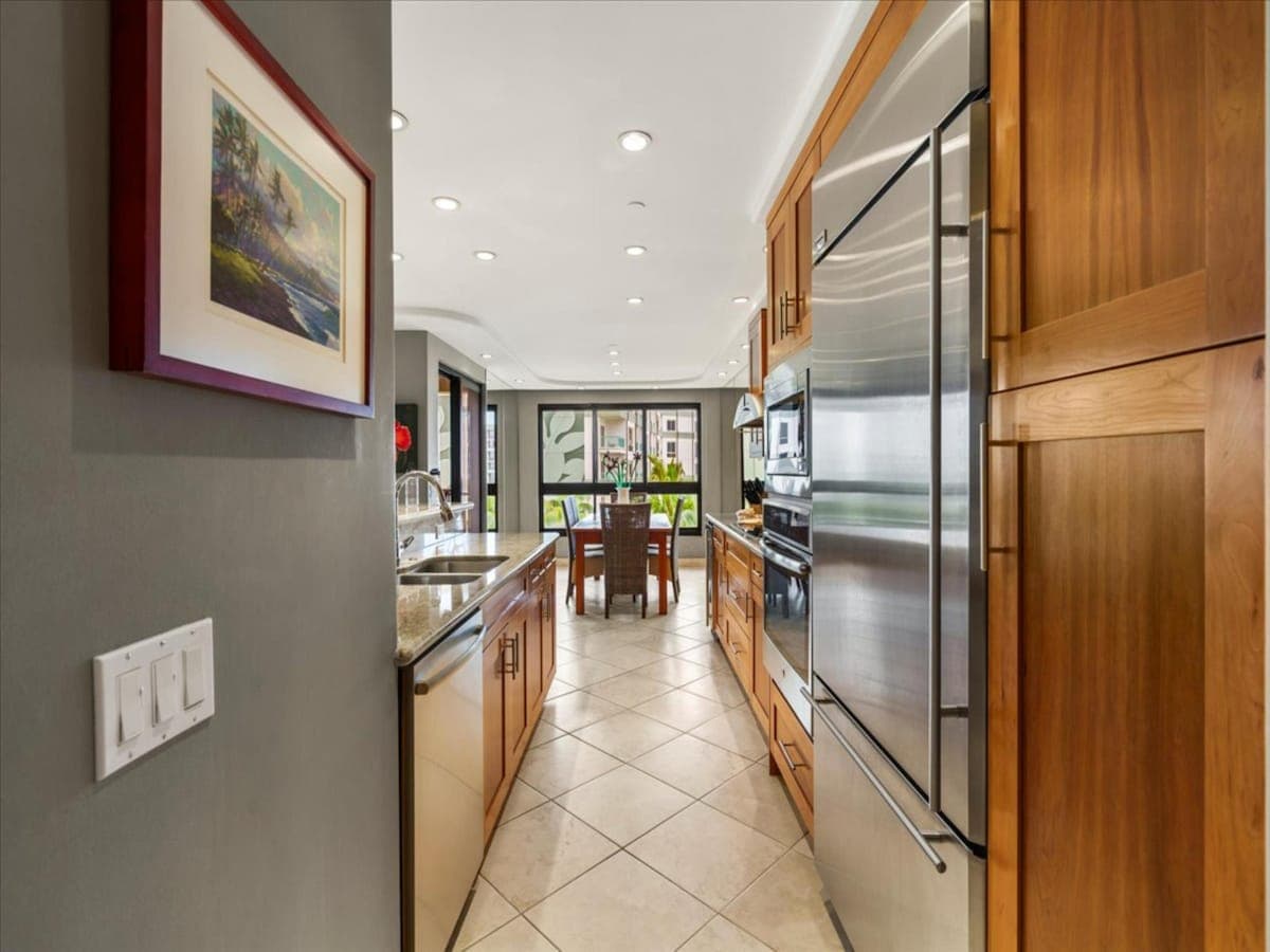 Condo in Lahaina · ★5.0 · 2 bedrooms · 2 beds · 2 baths - Photo 5