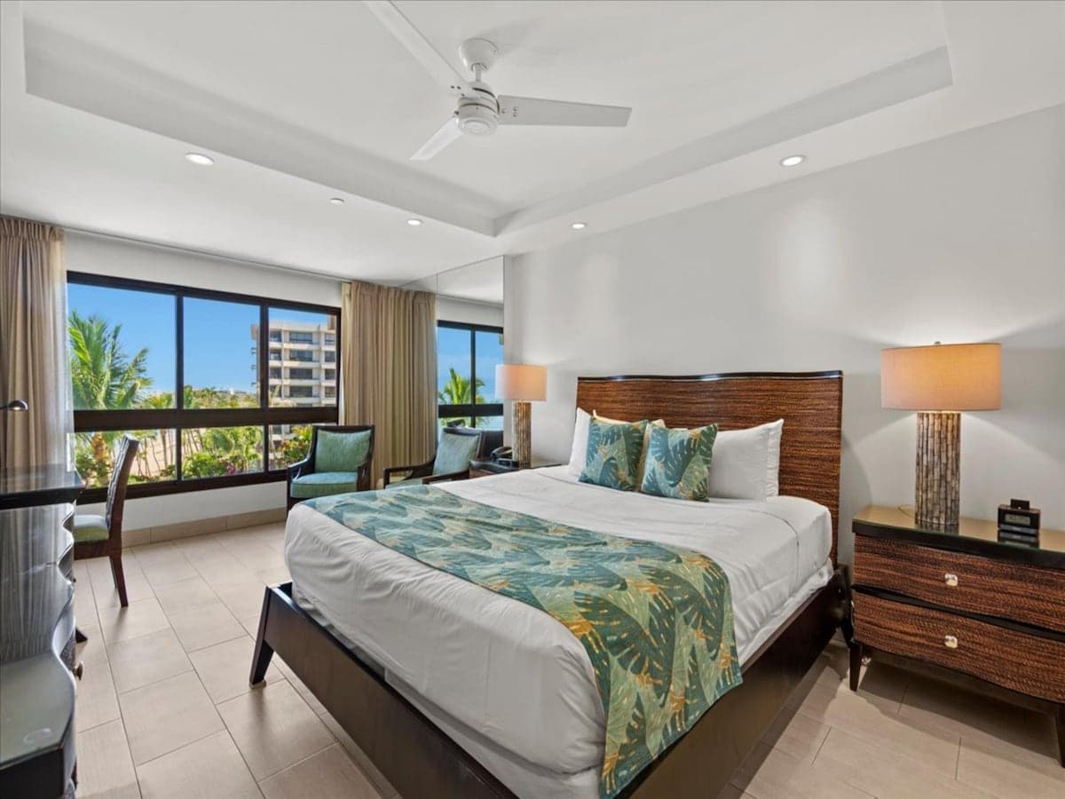 Condo in Lahaina · ★4.94 · 2 bedrooms · 3 beds · 2 baths - Photo 4