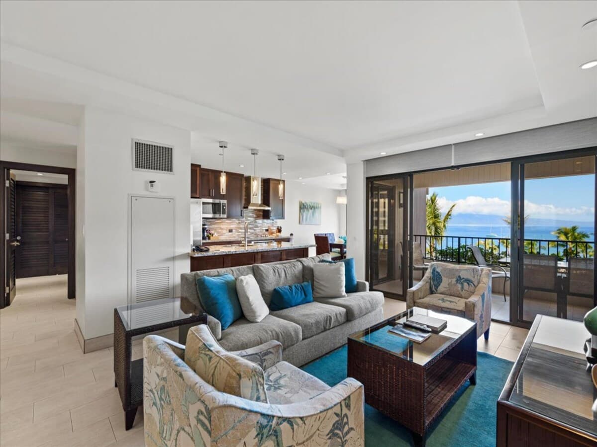 Condo in Lahaina · ★4.94 · 2 bedrooms · 3 beds · 2 baths - Photo 3